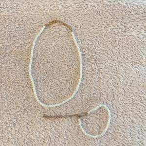 Pärl halsband och matchande armband💕aldrig använt och det går även att köpa de separat, bara att skriva till mig💕