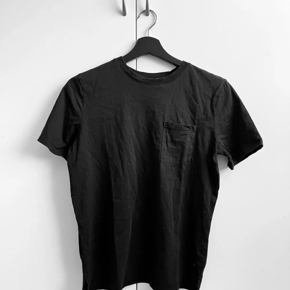 mjuk härlig svart t-shirt, perfekt att sova i . T-shirts.
