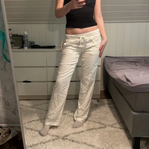 Linnebyxor från Nelly  - Endast provade Linnebyxor säljer från Nelly då dom tyvärr är för små för mig. Relativt långa på mig som är 177😊 nypris förr 499 nu 399💞low waisted🥰