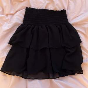 Säljer denna svarta kjolen från Chelsea, använd 1-2 gånger🩷 Köpt för 450kr