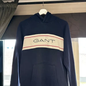 Gant hoodie  - Gant hoodie i storlek large! Använd ett fåtal gånger!