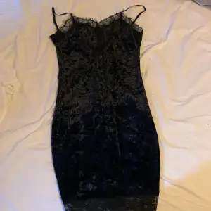 En svart klänning som jag inte använder!!
