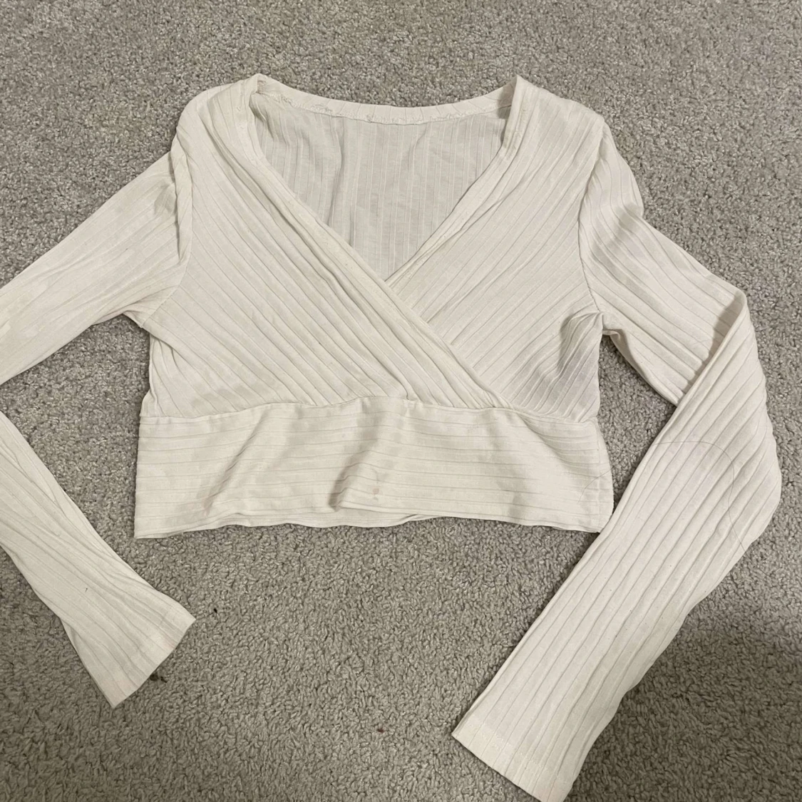Vit croppad långärmad tröja
