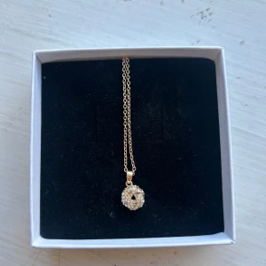 Guldigt fint halsband ❤️ - Säljer detta guldiga fina halsbandet, då ja har många!!❤️❤️ de är så gulligt 