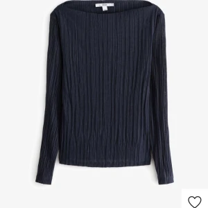 Mörkblå tröja  - Tyvär aldrig kommit till användning därav i bra skick, slutsåld på Zalando💕