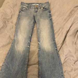 Low Waits Jeans  - Nytt skick och använt endast ngn enstaka gång, stl 36 men skulle säga xs-m🫶🏼 Pris kan diskuteras men köparen står för frakt🙌🏾