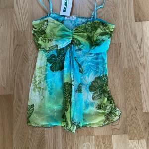 Tank top - Jättesött linne i grön/blå med glitter