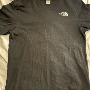 The north face tshirt - Fint Använt skick, storlek small