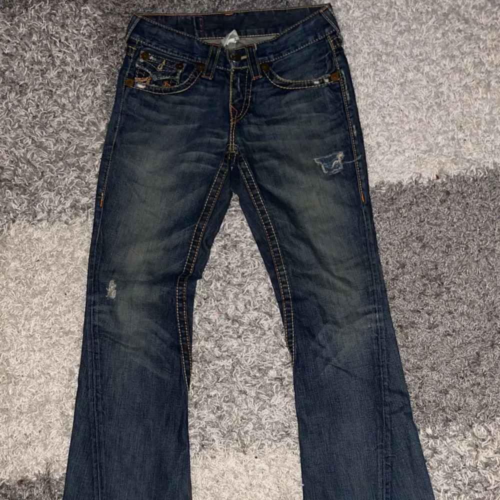 Vintage True Religion Jeans.  Midja:42cm  Bredd:25cm  Längd:103  Skriv gärna innan ni köper.  . Jeans & Byxor.