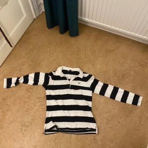 Gant Piké Långärmad  - Randig oanvänd Gant tröja. 