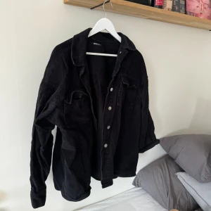 Svart jacka  - Svart jacka 