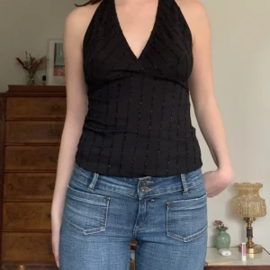 Vintage haltertopp - Halternecktopp med ränder av strass/glitter, från märket Cóte Femme! 💋