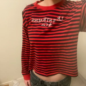 Levi randig tröja  - Cropped långärma 