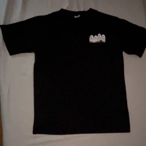 Bape T-shirt  - Aldrig använd helt ny passar bra för någon i storlek L 