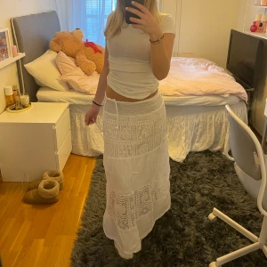 Långkjol - Underbar långkjol som jag köpte på en marknad i spanien i höstas för 300kr❤️ så väldigt unik står ingen storlek men skulle säga att den passar mellan xs-m eftersom den har resårband 