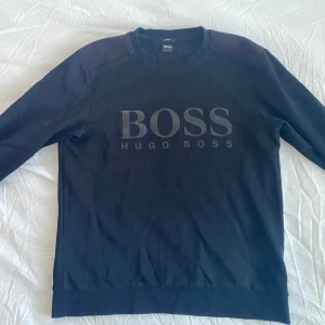 Hugo Boss sweatshirts  - 2 olika Hugo Boss Sweatshirts. 1 för 500kr,  2 för 800kr, Skriv för mer info eller vid intresse!
