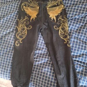 Feta drainer byxor - byxor i storlek L så de sitter baggy liknar jesse pinkman jättemycket 🔥🔥🔥