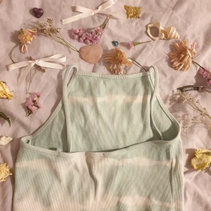 🎀Linne🎀 - Batikfärgat turkost linne från Zara i storlek s i bra skick bara använts ett fåtal gånger.