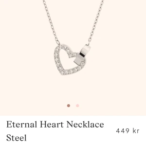 Edblad halsband - Säljer mitt superfina Edblad halsband som är köpt i februari. Fick den av mitt ex så kommer inte komma till användning i framtiden. Den är som ny fortfarande. Nypris är 449kr❤️