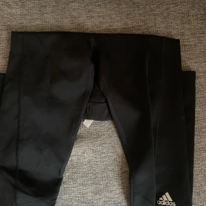 Adidas tights - Jätte sköna adidas tights  Pris går att diskutera 
