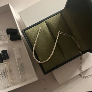 Maria Nilsdotter - Säljer världens finaste Maria Nilsdotter halsband!! Det är den stora berlocken som inte går att få tag på längre💞Nyskick! obs det är bara berlocken men det går att köpa en kedja jätte enkelt! Kan byta mot saker i samma prisklass, alltså nypriset 3000
