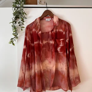 Skjorta - Älskad skjorta, tunn och perfekt sommar throw over plagg