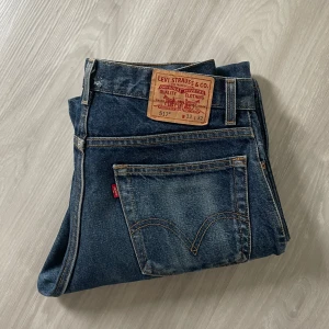 Oversized jeans - Snyggaste baggy jeansen, storlek M/L men sitter snyggt oversized på mig som bär S vanligtvis🌸 Midjemått tvärs över är 42cm och innerbenslängden är 83cm😇