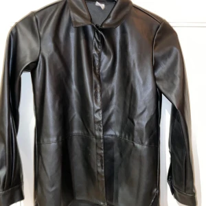 Skinn skjorta - Inte riktigt skinn