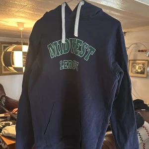 Mid west League hoodie - Typ aldrig använd. Katt finns i huset