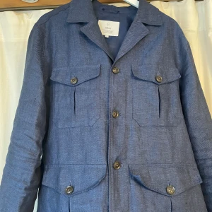 Linne jacka  - Linne jacka från Bläck Nypris: ca 1500 Använd men i bra skick! Hör av er vid funderingar 😁