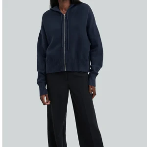 Blå kofta - Superfin blå kofta. Aldrig använd och har prislapp kvar. Storlek S