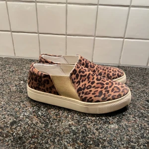 Skor - Säljer mina leopardskor. Använda ett fåtal gånger🩷