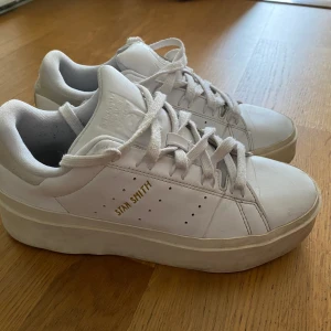 Sneakers Stan Smith - Sneakers med platå från stan smith. Storlek 39 1/3 men de är definitivt mer som en 38.