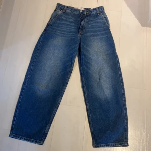 Baggy jeans - Storlek 34, blivit för små, bra skick , nästan aldrig använda, original pris 400kr, obs kolla min bio 