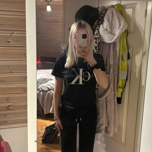 Calvin Kleien t-shirt - Super fin Calvin kleien t-shirt som tyvärr inte kommer till användning, max använt den typ 2ggr 🤍