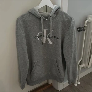 Hoodie  - Calvin Klein hoodie storlek xs men passar storlek s också 