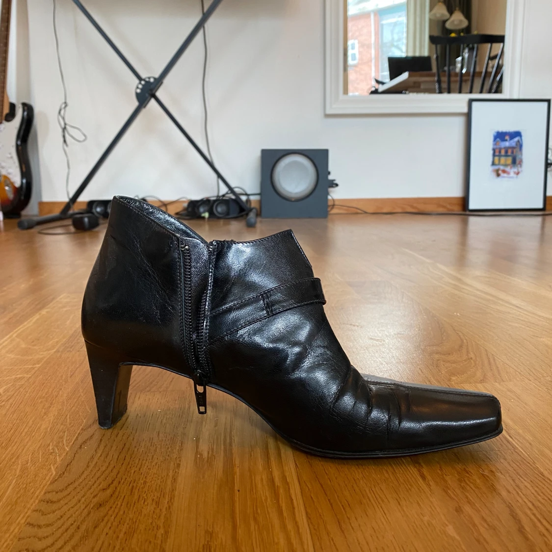 Svarta spetsiga klackar - 91