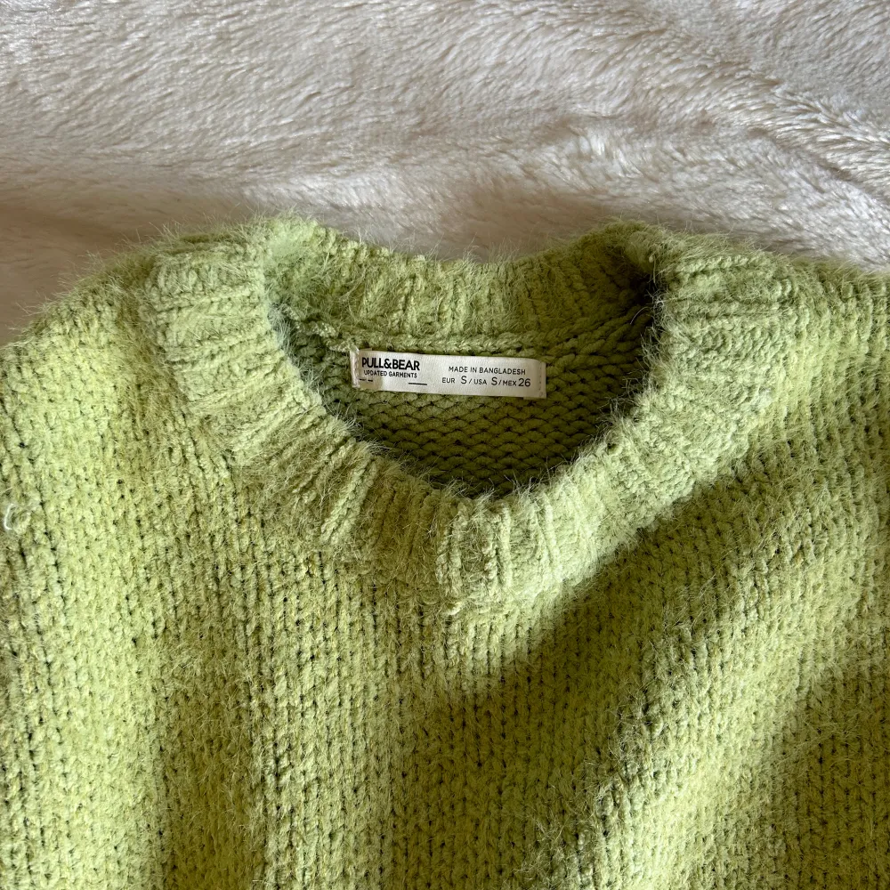 Sött grön stickad tröja från Pull and Bear! I storlek S. 💚💚. Stickat.