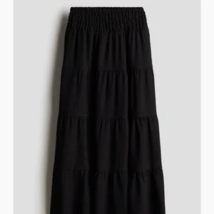 MAXIKJOL - Populär slutsåld maxikjol från HM STRLK 170 Säljer då den var för kort för mig, prislappen är kvar.🤍