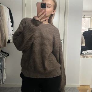 Stickad tröja  - Hör av dig vid frågor!💕