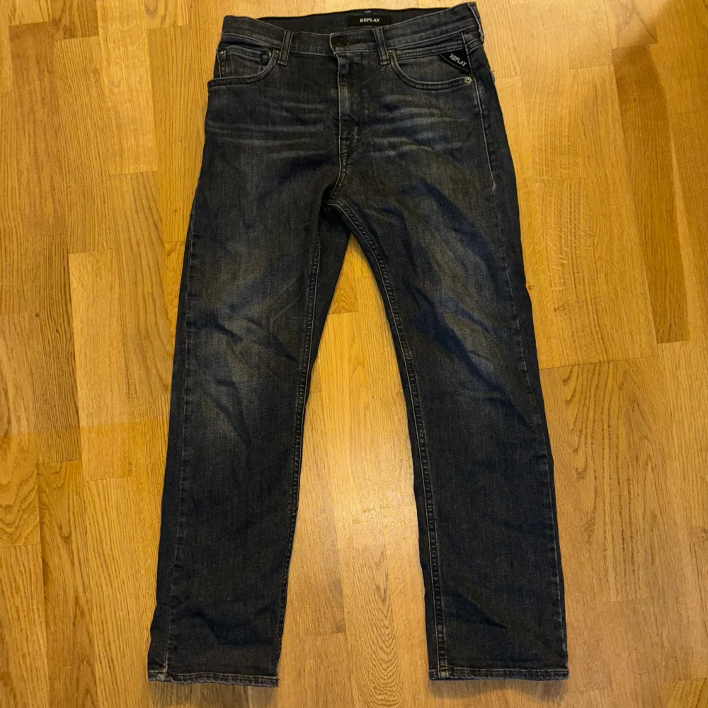 Replay jeans i färgen grå och svart och blå  Strl150cm men passar upp till 160cm. Jeans & Byxor.