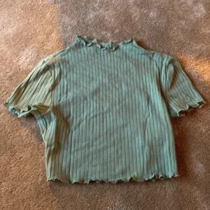 Fin ribbad tröja! - 💚💚💚