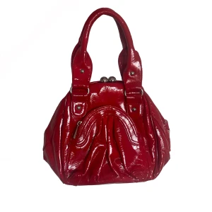 Röd läderväska  - Super cool läderväska som passar perfekt till sommaren 