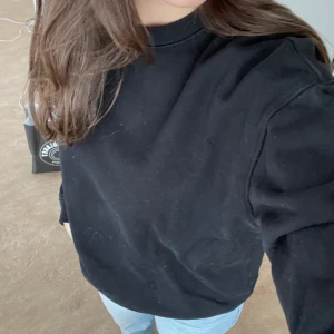 Tröja - Svart tjocktröja i jättebra skick