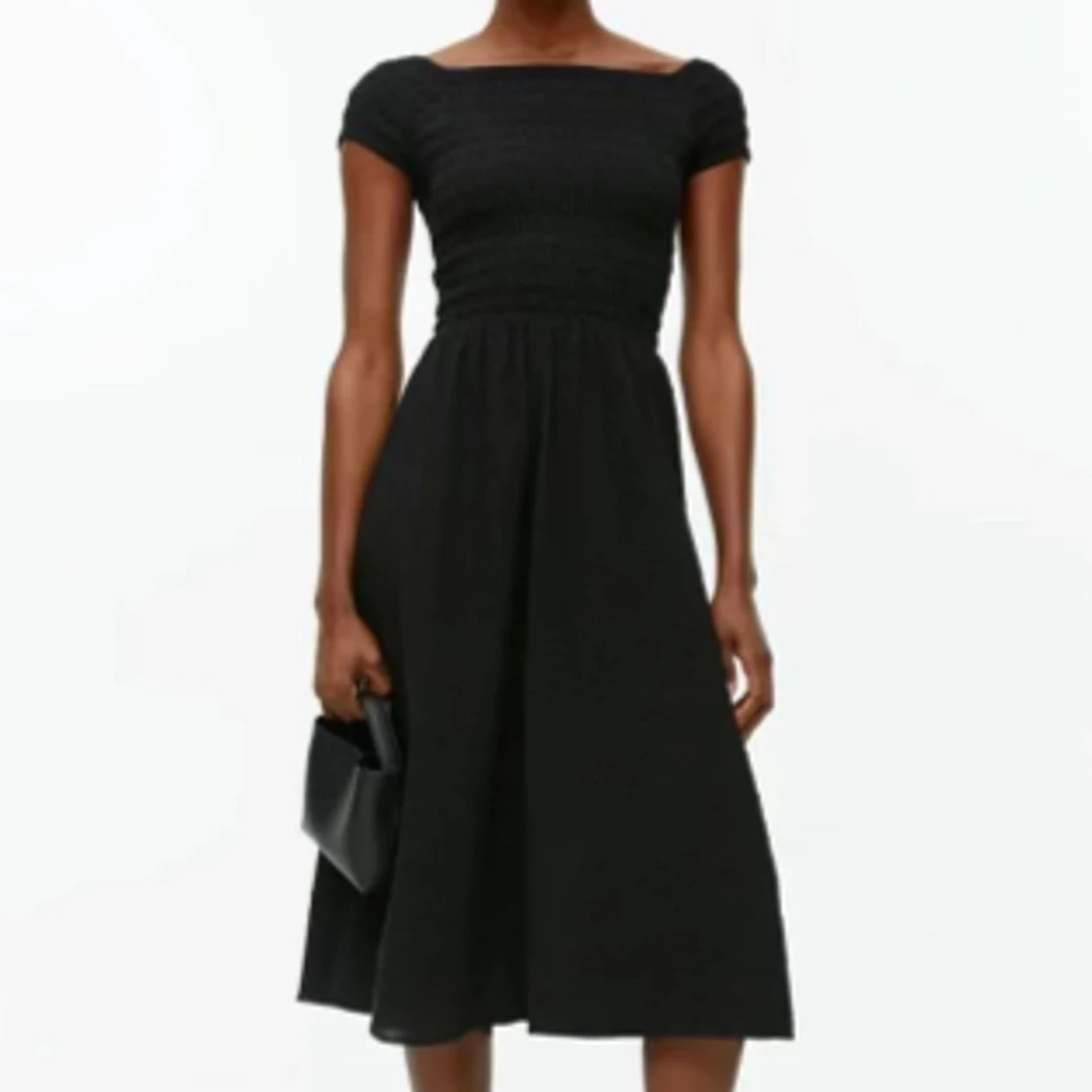 Ny offshoulder klänning ARKET