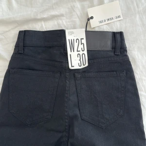 Nya tiger jeans - Oanvända tiger jeans. Svarta flare jeans. 