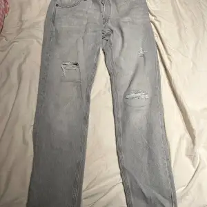 Säljer att par jack and jones jeans då jag tyckte dom var lite stora för mig, inga defekter alls