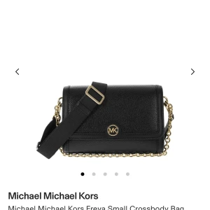 Michael Kors väska Freya - Säljer min fina crossbody väska från Michael Kors💕