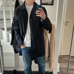 Kappa - Herr kappa från Riley i nyskick. Perfekt för våren. S/m