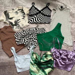 Toppar - Säljer nu dessa 9 toppar i paketpris eller separat. Jättesöta toppar perfekt till sommaren eller våren💕 alla är i bra skick och säljer då jag inte använder. Om man köper alla 9 toppar så kostar det 200 och separat kostar en topp 50💕 S/XS på alla.